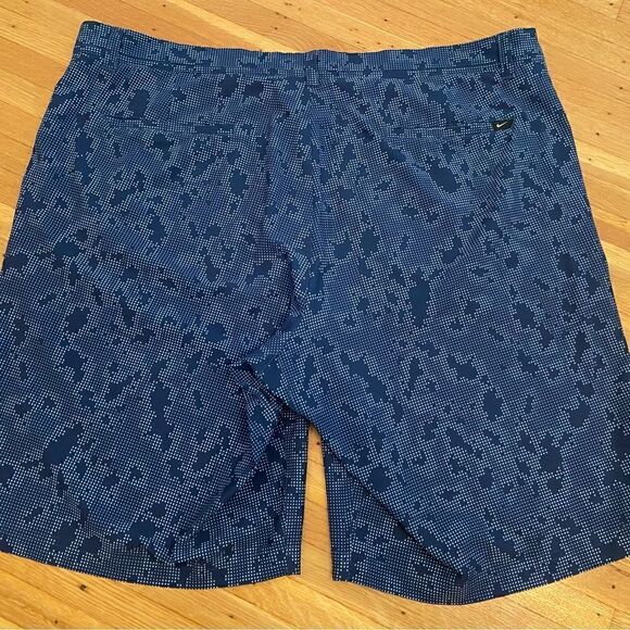 Nike Golf Modern Fit Drifit navy pattern men’s shorts - Picture 2 of 4